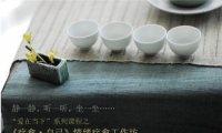 所谓疗愈，不过是说，放下自我批判和对过去错误的愧疚，它帮我们释放原本就不属于我们的东西，它让我们整个灵魂都浸润在爱与接纳里！本课程从“你”与外境的关系切入，疗愈导致冲突或痛苦的创伤记忆，化解紧锁在内心的怨尤，清理内在空间，还原心的力量。